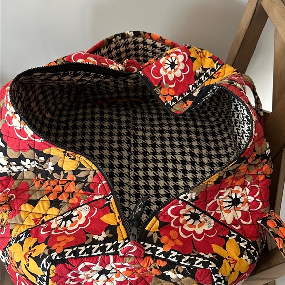 NWOT Vera Bradley Large Traveler Duffle Bag - Bittersweet Pattern   *RETIRED* - Picture 3 of 9